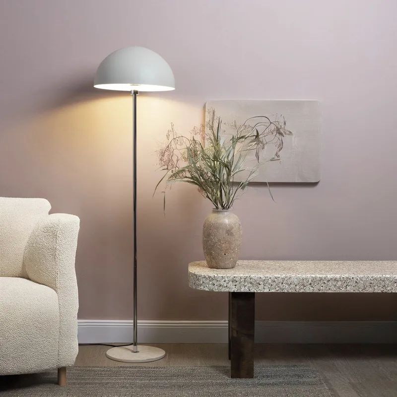 Schitterende paddestoel vloerlamp met travertijn voet, 150 x 40 cm, 1 x E27, chroom/beige. Paddenstoel vloerlamp met travertijn voet, 150 x 40 cm, 1 x E27, chroom/beige. fra Brilliant – produktbillede