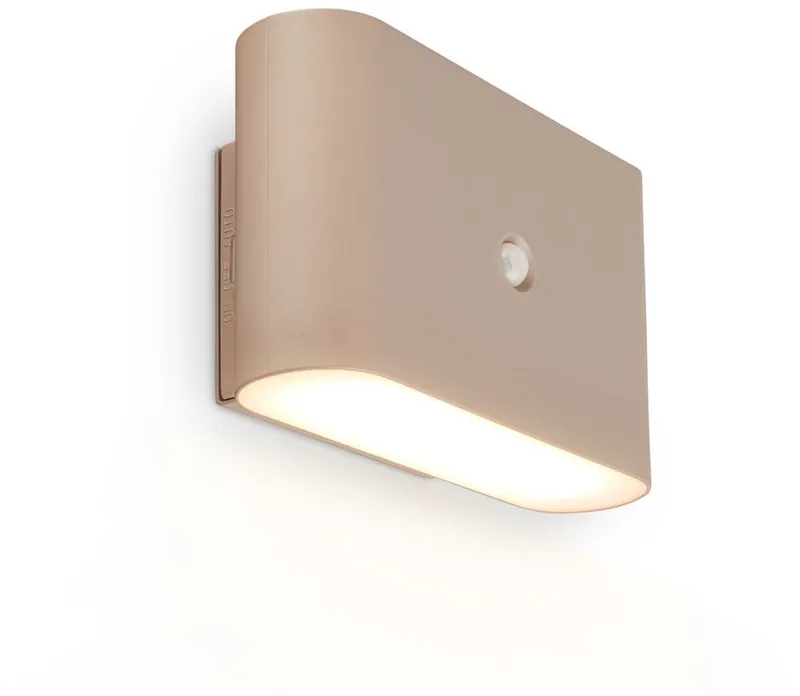 Chet – LED Wandlamp oplaadbaar – zonder stroom & boren – met bewegingssensor – warm wit licht – met kleefpad – 16 x 9,5 x 6,5 cm från Briloner i Beige – produktbild