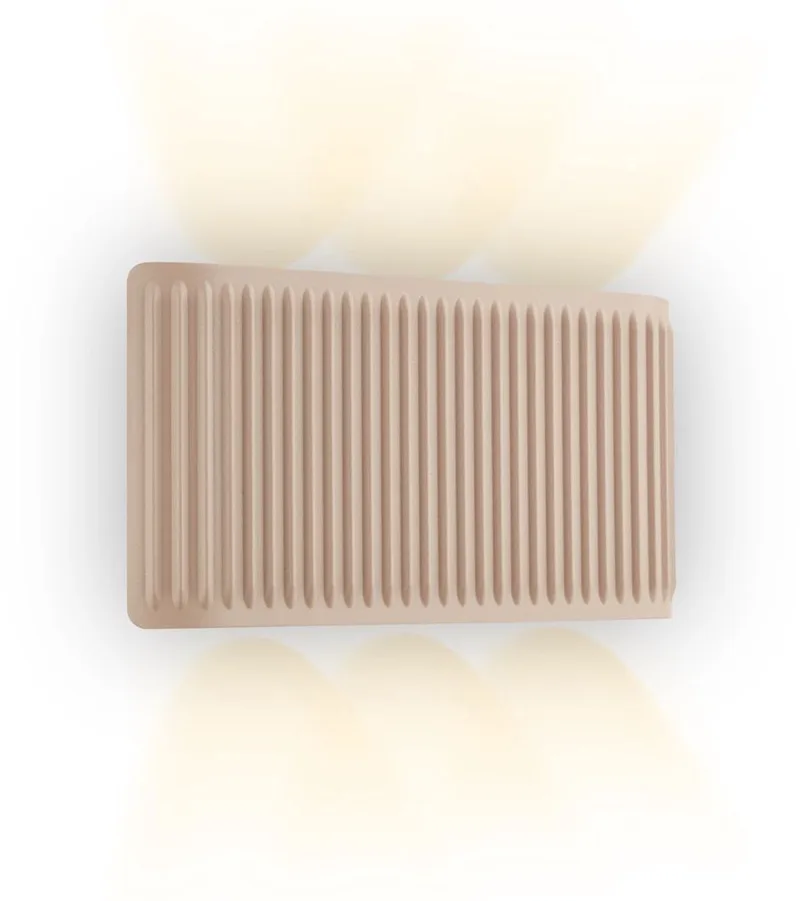 Fade – Wandlamp oplaadbaar - binnen – dimbaar met touch – warm wit licht 2.700K – USB-C – 17.5x9cm von Briloner in Beige – Produktfoto