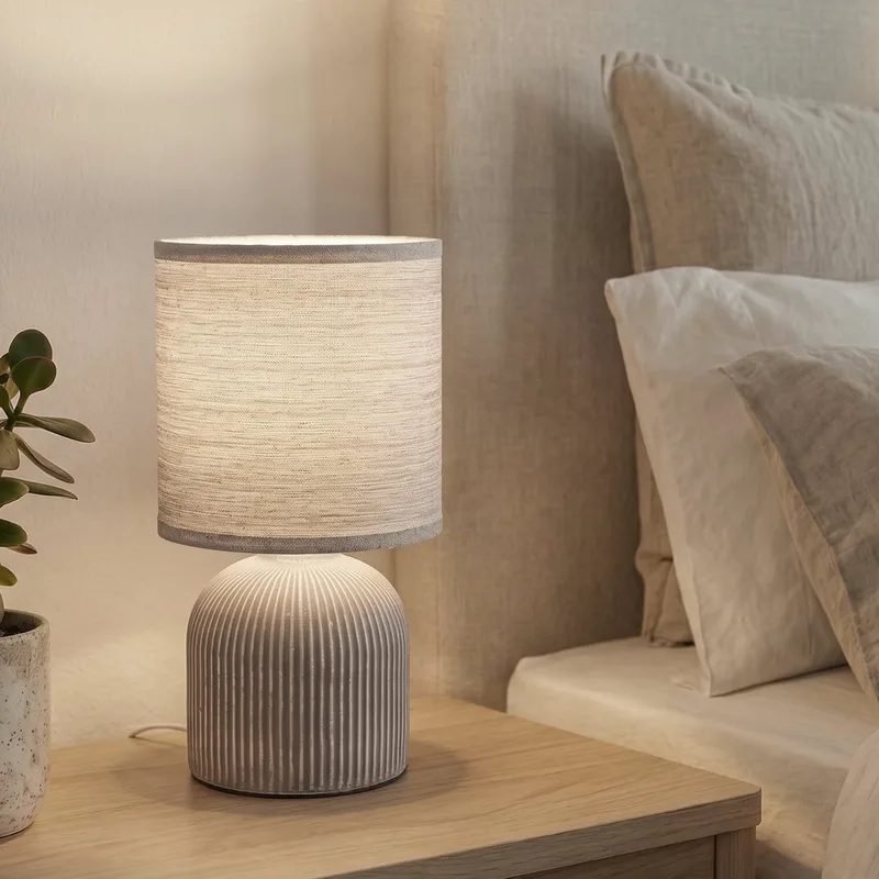 Ino - Tafellamp slaapkamer - met stoffen kap & keramiek voet - bedlamp - tafellampje - Ø15cm x 28 cm von Briloner in Braun – Produktfoto