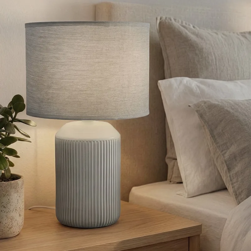 Ino - Tafellamp slaapkamer - met stoffen kap & keramiek voet - bedlamp - tafellampje - Ø22 x 37,5 cm de Briloner en Gris – photo produit