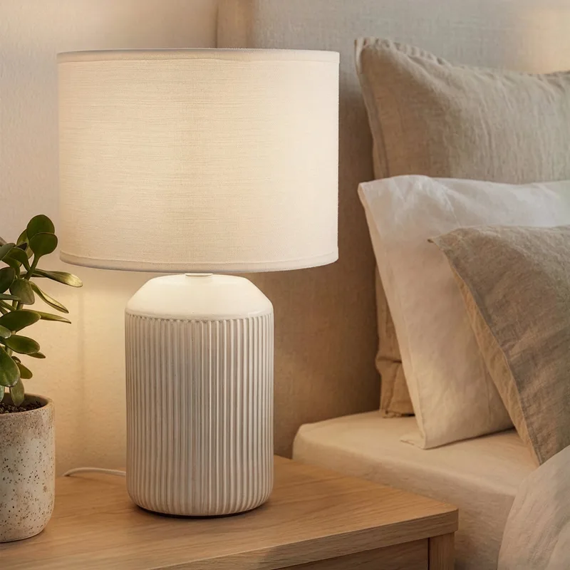 Ino - Tafellamp slaapkamer - met stoffen kap & keramiek voet - bedlamp - tafellampje - Ø22 x 37,5 cm fra Briloner i Hvid – produktbillede