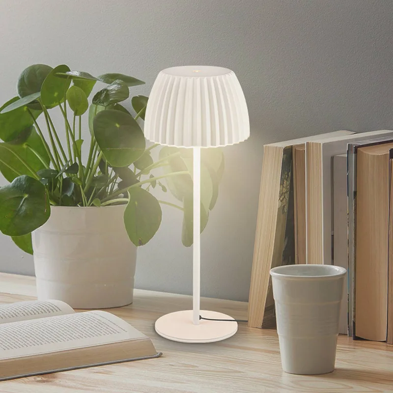 LED tafellamp Loca, oudwit, hoogte 36 cm, metaal/kunststof von Briloner in Oud wit – Produktfoto
