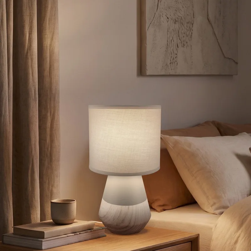 Linda - Tafellamp slaapkamer - met stoffen kap & keramiek voet - bedlamp - tafellampje - Ø18cm x 34cm - grijs/hout van Briloner in Grijs – productfoto
