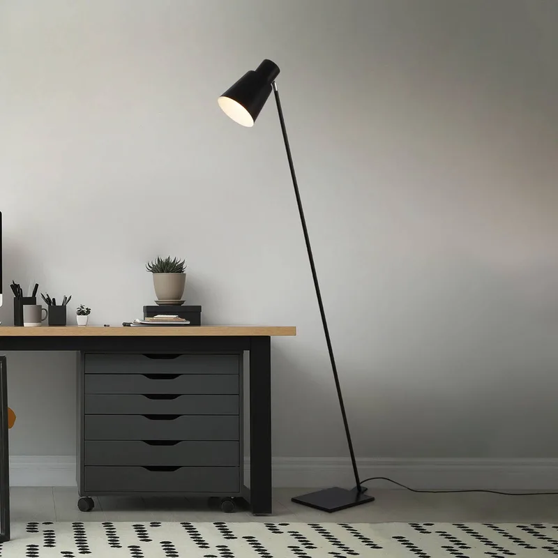 Vloerlamp Ekko, justeerbaar, E27 fra Briloner i Sort – produktbillede