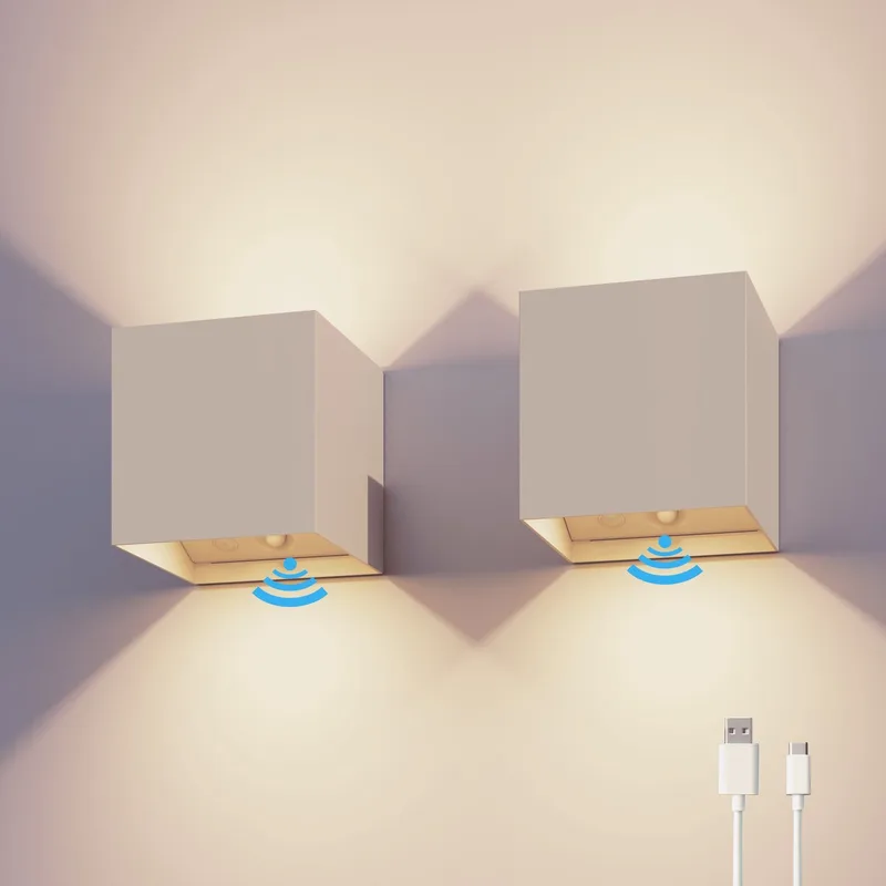 Volterra Oplaadbare Wandlamp Kubus - 2 Stuks - Up & Down Tuinverlichting - Modern - Warm Wit Licht - Voor Binnen en Buiten - Waterdicht - Eenvoudige Installatie - Draadloos - USB-C - Bewegingssensor - Zand fra Calex i Zand-2-Stuks – produktbillede
