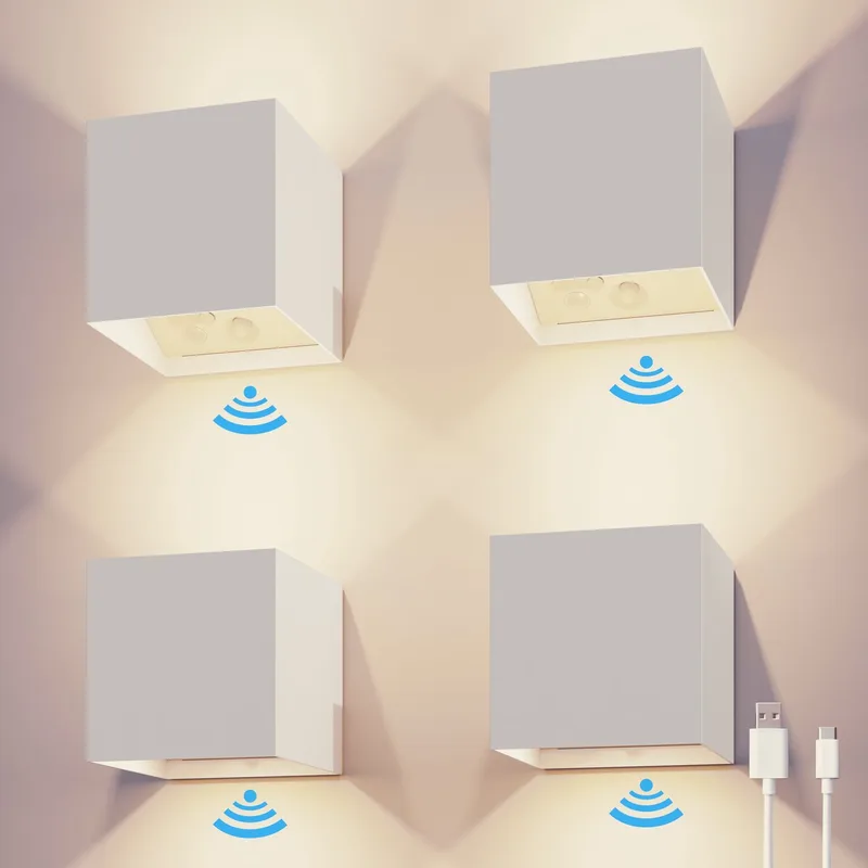 Volterra Oplaadbare Wandlamp Kubus - 4 Stuks - Up & Down Tuinverlichting - Modern - Warm Wit Licht - Voor Binnen en Buiten - Waterdicht - Eenvoudige Installatie - Draadloos - USB-C - Bewegingssensor - Wit von Calex in Wit-4-Stuks – Produktfoto