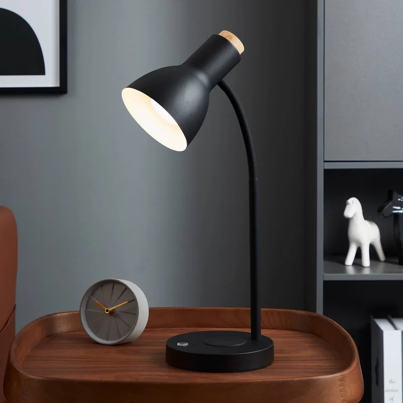 Veradal-QI LED tafellamp met touchdimmer från EGLO i Svart, Licht hout, Vit – produktbild
