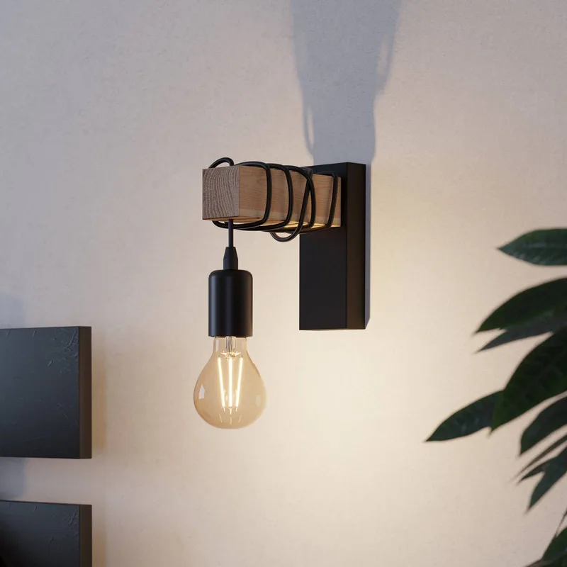 Wandlamp Townshend met houten element från EGLO i Svart, Natur – produktbild