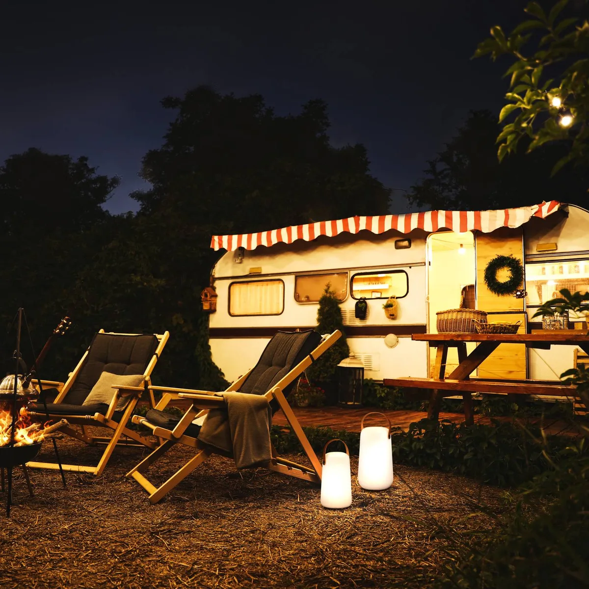 Collgar LED tafellamp, wit, hoogte 26 cm fra FH Lighting i Hvid, Brun – produktbillede