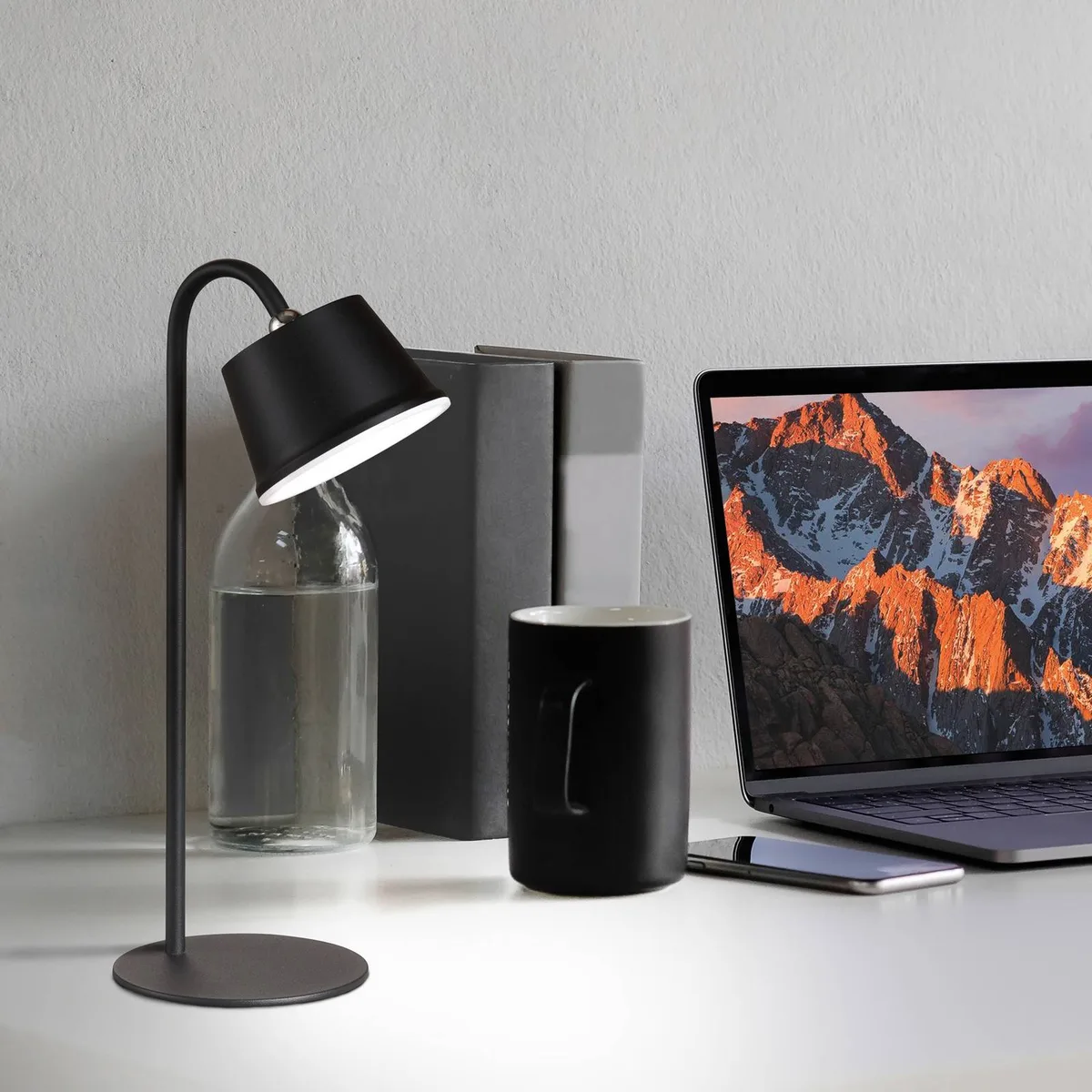 LED accu-tafellamp Voet, dimbaar von FH Lighting in Zandzwart – Produktfoto