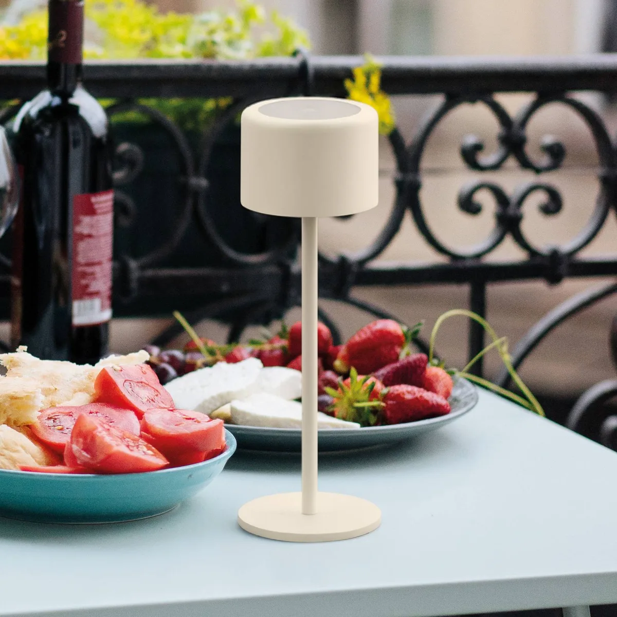 LED tafellamp op accu Juna, Hoogte 25 cm Metaal, IP54 von FH Lighting in Zandbeige – Produktfoto