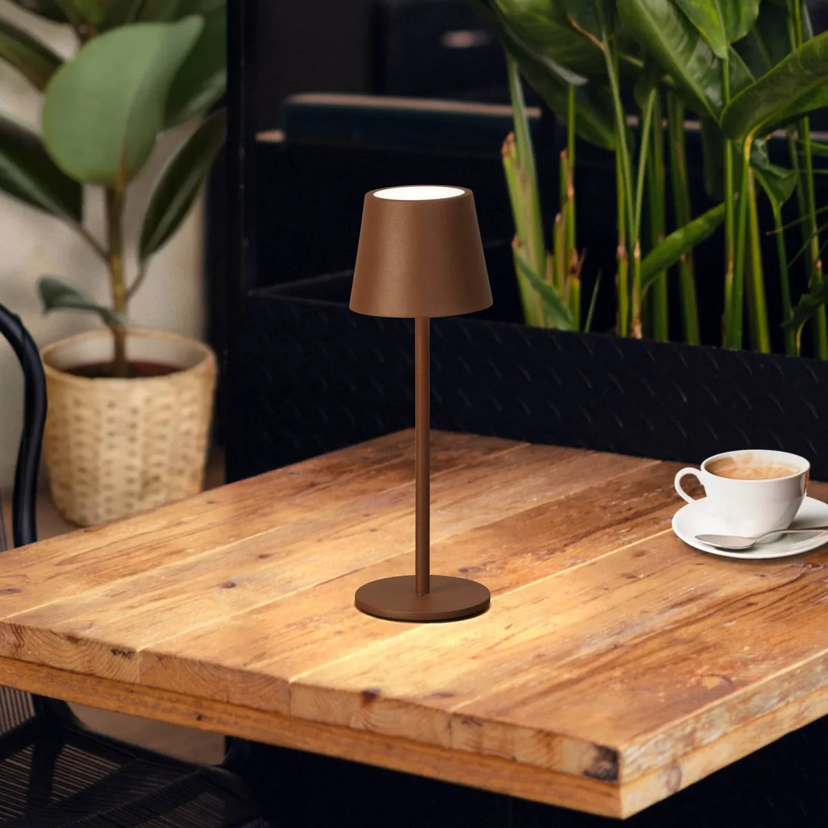 LED tafellamp op accu Roxi, roestkleurig, metaal, IP54, dimbaar von FH Lighting in Roestbruin – Produktfoto
