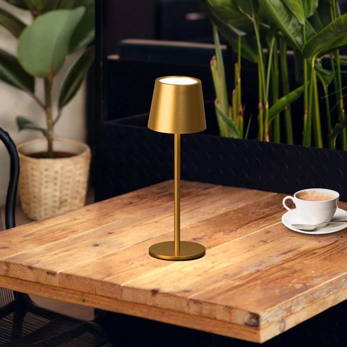LED tafellamp Roxi, goudkleurig, metaal, IP54, dimbaar de FH Lighting en Or – photo produit