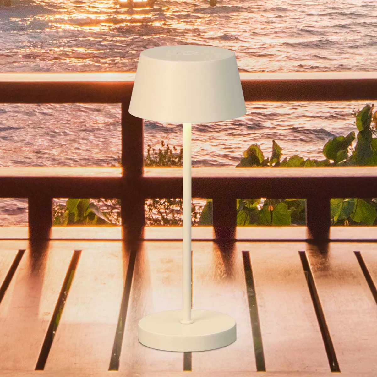 LED tafellamp Sienna Pro 24 cm, metaal IP54 van FH Lighting in Zandbeige – productfoto