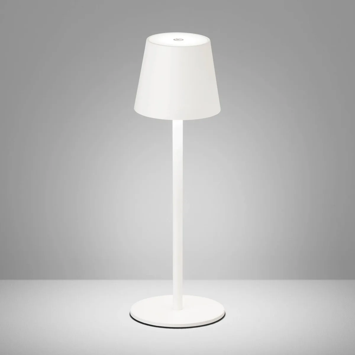 LED tafellamp Tropea met accu de FH Lighting en Zandwit – photo produit
