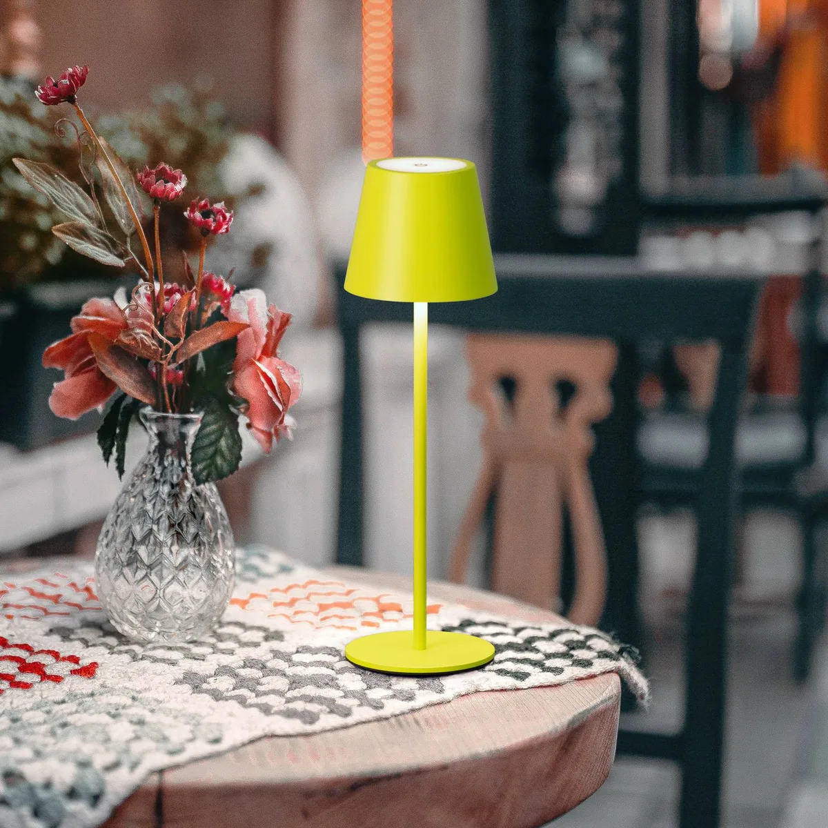 LED tafellamp Viletto, IP54 fra FH Lighting i Lysegrøn – produktbillede
