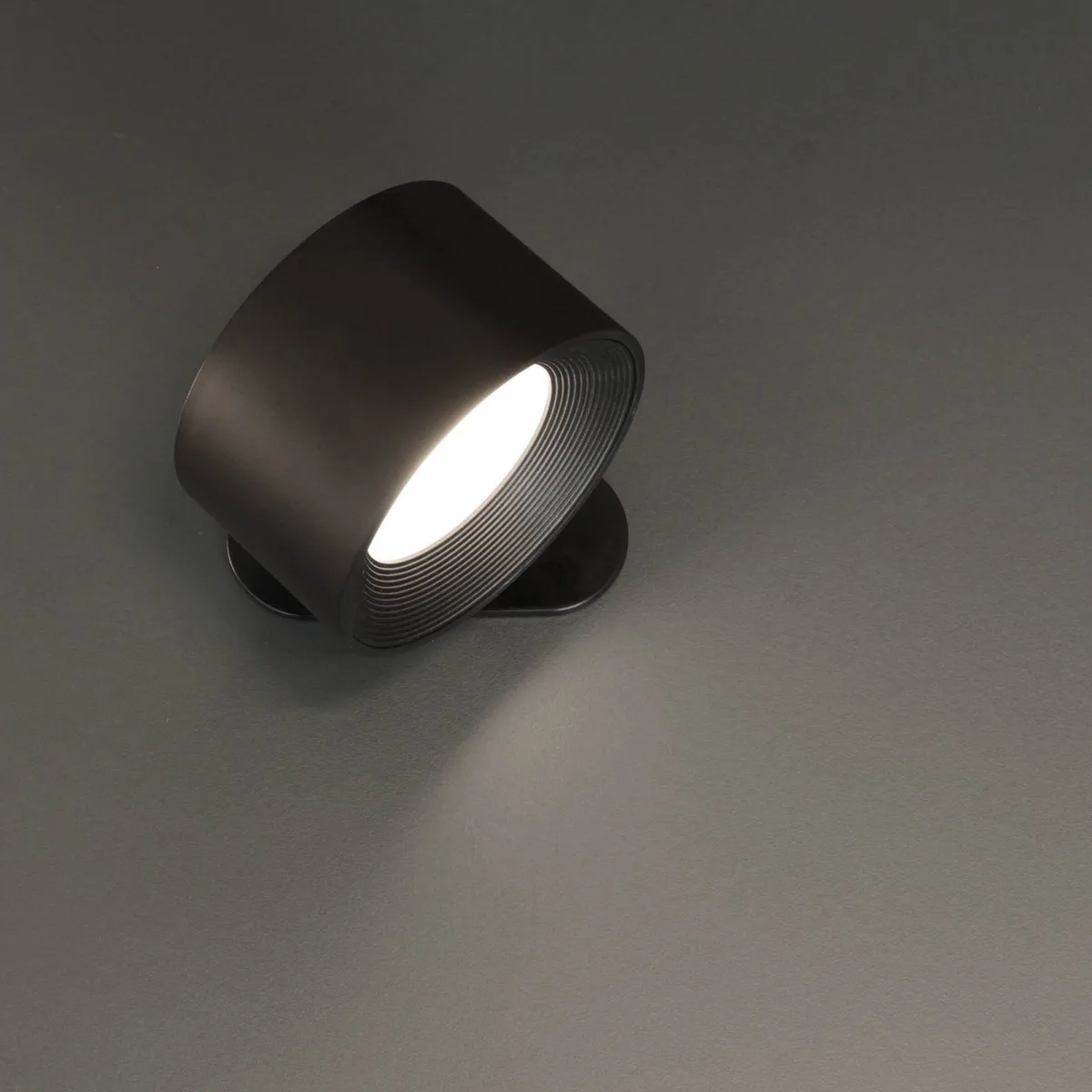 LED wandlamp op accu Magnetics, zwart, CCT, met magneet de FH Lighting en Zandzwart – photo produit
