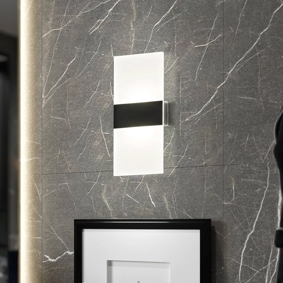 Magnetics LED wandlamp, zwart, 22,5 cm hoog fra FH Lighting i Matzwart, Opaal – produktbillede