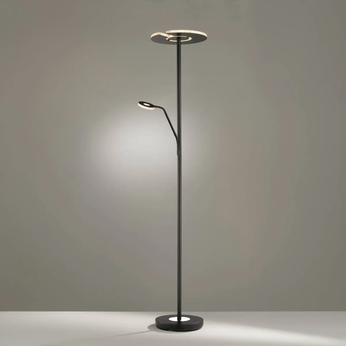 LED floor lamp Dent, black, 180 cm, CCT, 2-lamps fra Fischer & Honsel i Zwart mat – produktbillede 2 af 5