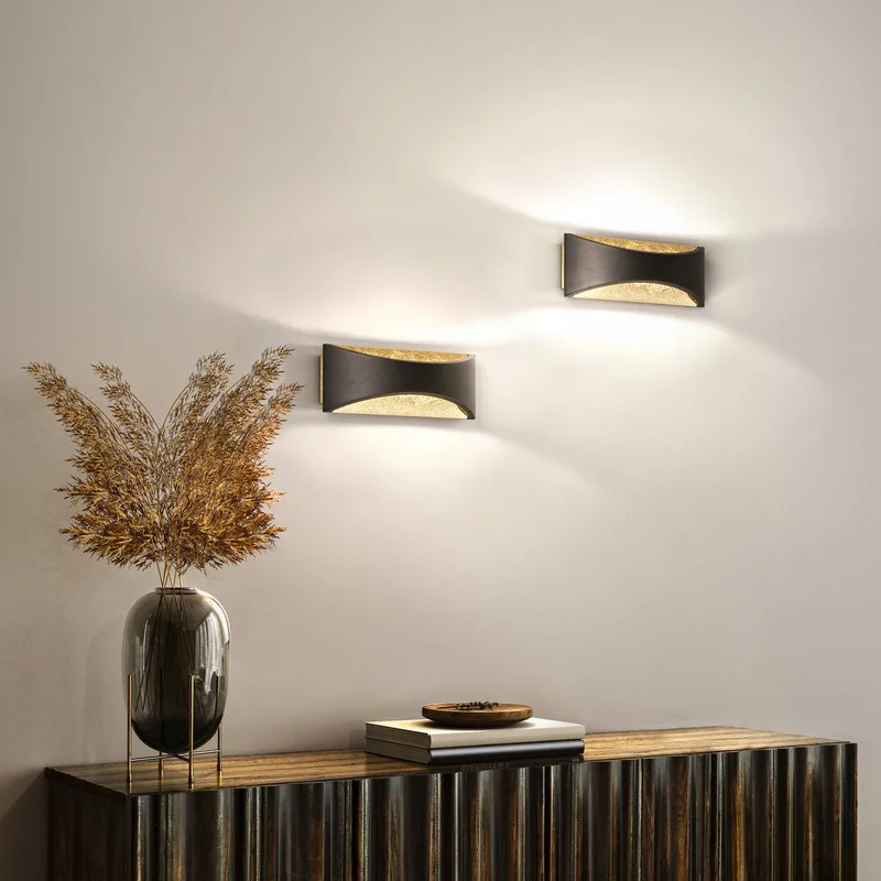 LED wandlamp Rio, zwart/bladgoud, breedte 23 cm, metaal från Fischer & Honsel i Svart, Bladgoud – produktbild
