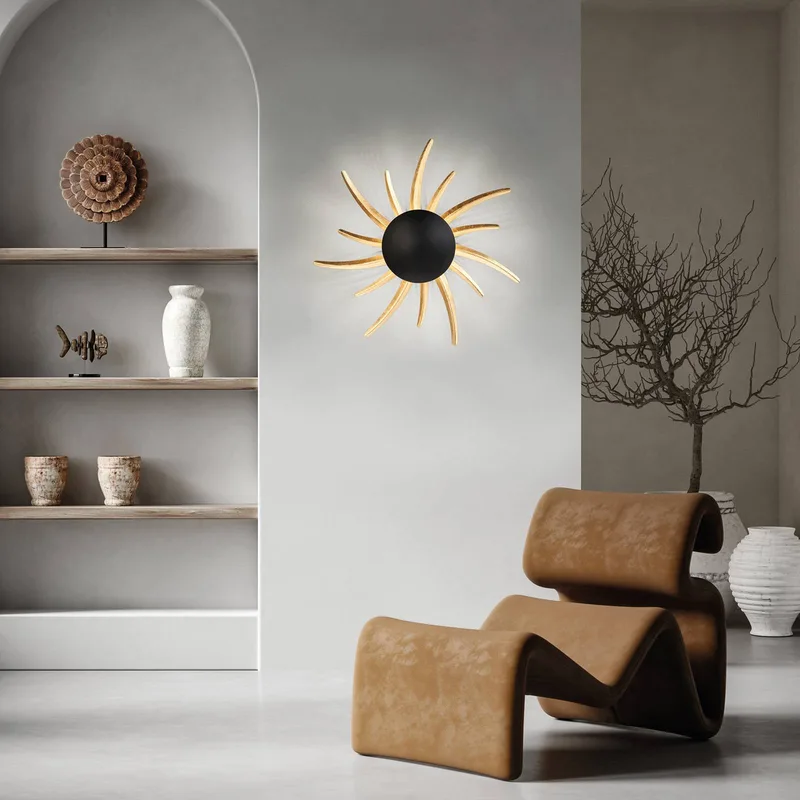 LED-Wandleuchte Sol, schwarz mit goldenen Strahlen von Fischer & Honsel in Matzwart, Bladgoud – Produktfoto