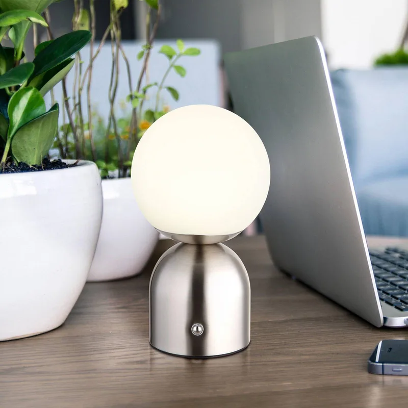 Julsy LED tafellamp, nikkelkleurig, hoogte 21 cm, CCT fra Globo i Mat nikkelkleurig, Opaal – produktbillede
