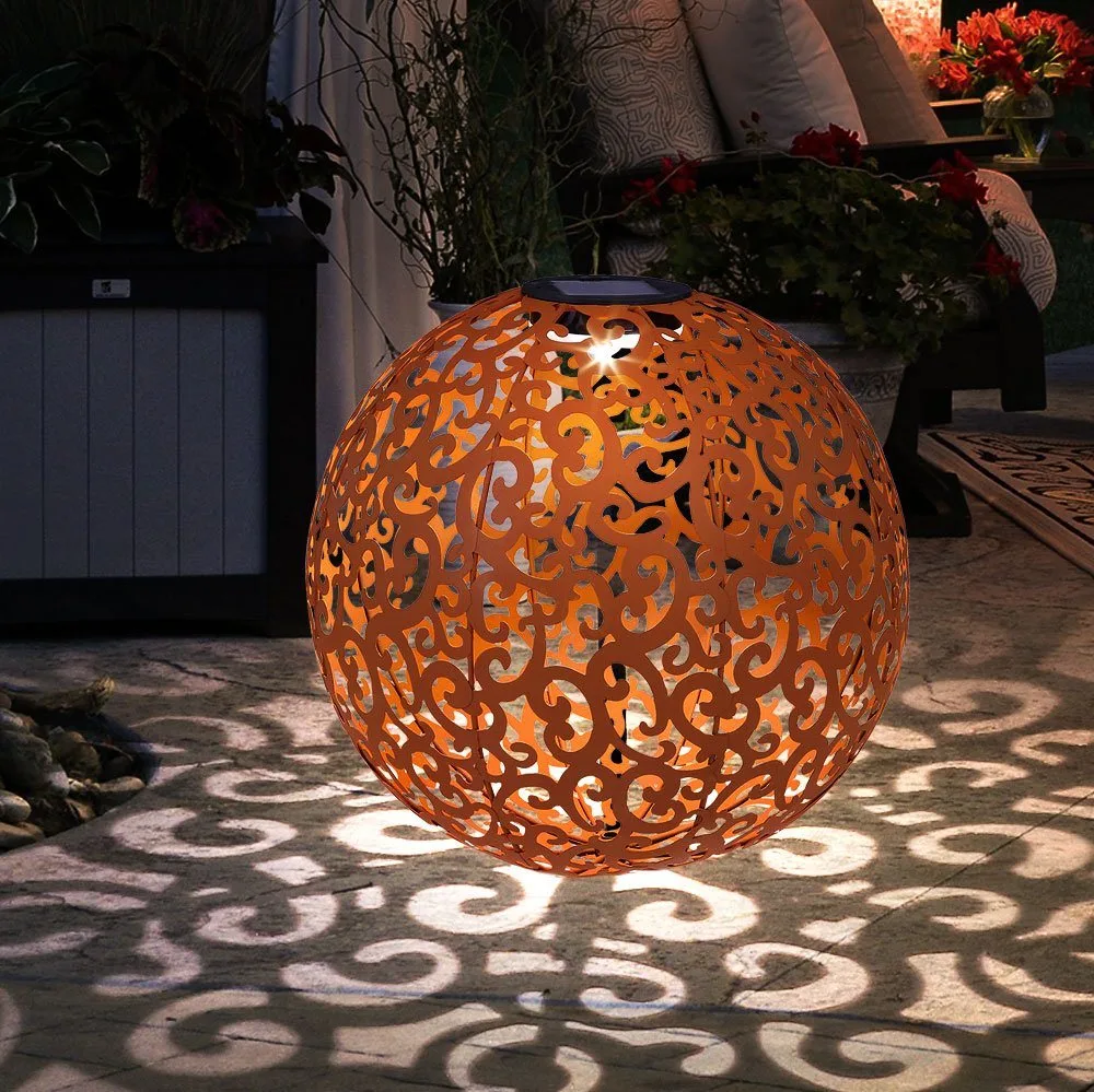 Kugelleuchte, LED-Leuchtmittel fest verbaut, Warmweiß, Solarleuchte orientalisch Kugel Solar Kugellampe Erdspieß de Globo en Rostfarben – photo produit