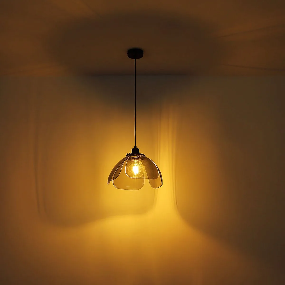 LED hanglamp Hanglamp Woonkamerlamp Eettafellamp Keukenlamp, metaal glas rookkleurig, glazen kap in bloemvorm, E27 gloeidraad LED, D 34 cm von Globo in Schwarz – Produktfoto