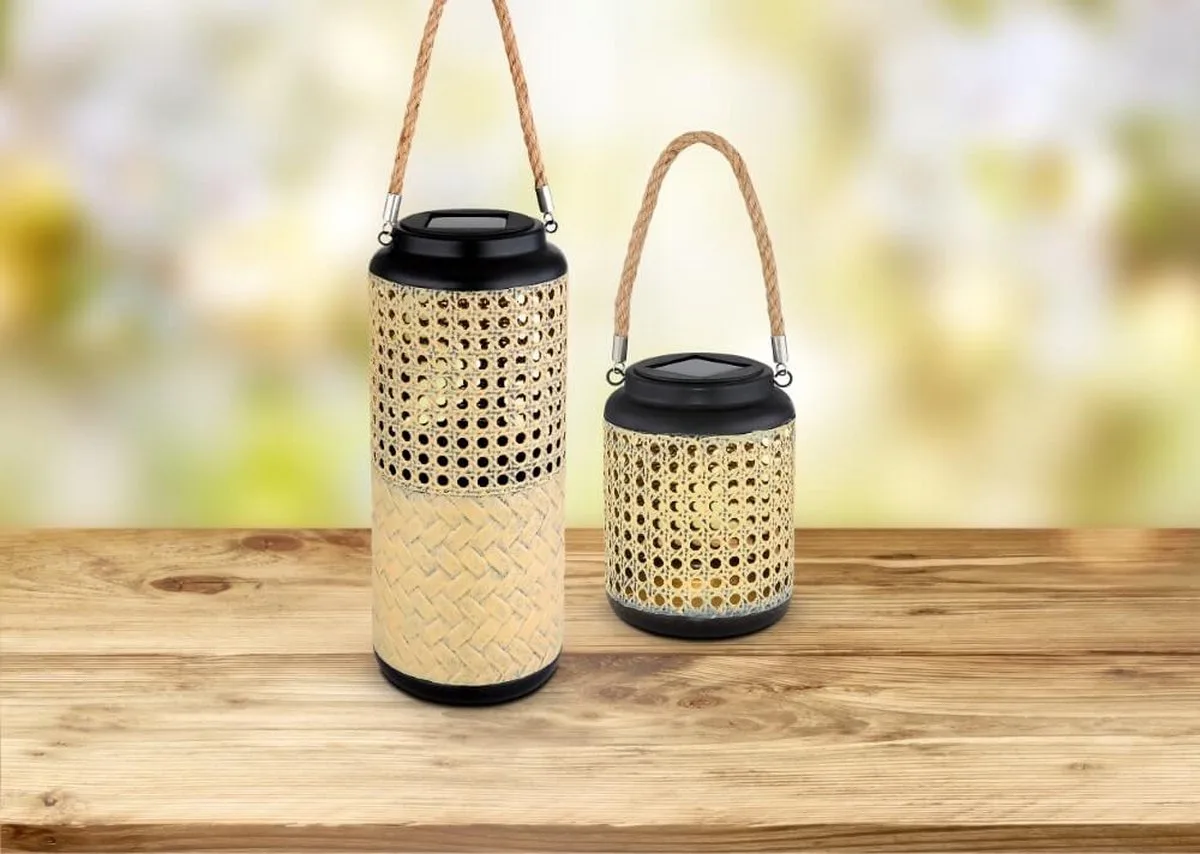 LED lantaarn solar buitenlamp voor buitendecoratie lantaarn met LED vloerlamp tuindecoratie zwart om op te hangen, bamboe look, 1x LED batterij, H 30 cm by Globo in Brown – product photo