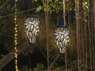 LED Solarleuchte, LED fest integriert, warmweiß, 2er Set außergewöhnliche Hängeleuchte Outdoor Solarlicht Balkon H 50cm fra Globo i Sort, Hvid – produktbillede 2 af 5