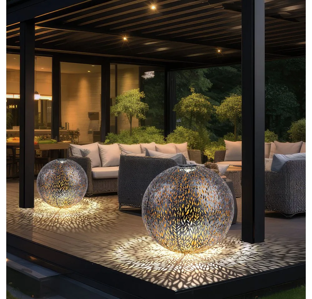 LED Solarleuchte, LED-Leuchtmittel fest verbaut, Warmweiß, Solarkugel Windlicht Außenlampe LED Erdspieß Gartendeko silber gold 2x van Globo in Zilver – productfoto