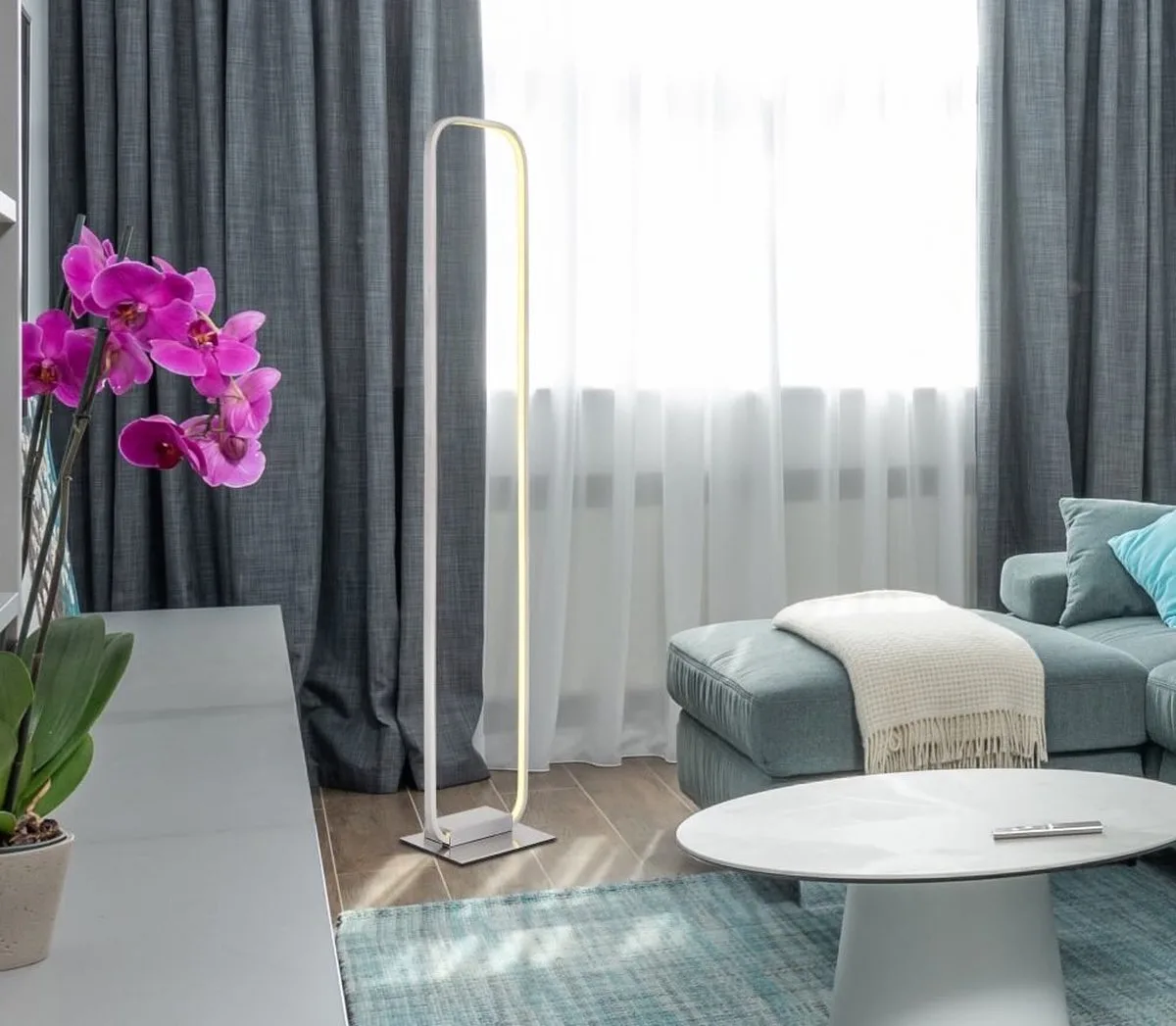 LED vloerlamp Woonkamerlamp Designlamp Voetschakelaar, metaal opaal nikkel, 28W 1640lm warm wit, H 130 cm fra Globo i Sølv – produktbillede