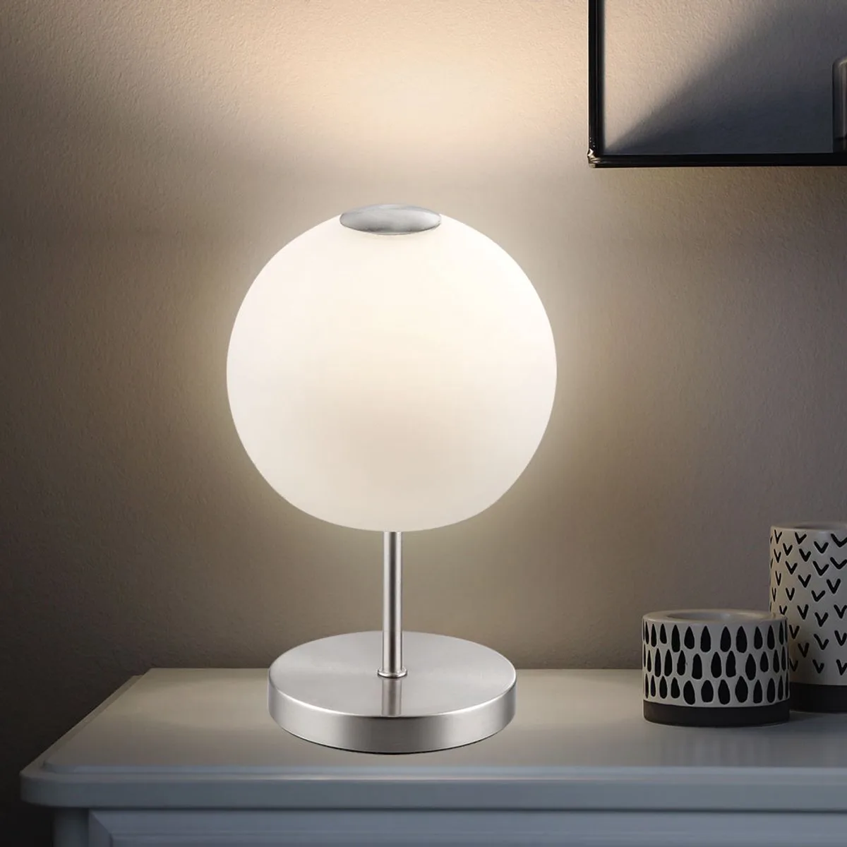 Tafellamp bijzetlamp leeslamp tafellamp leeslamp studeerkamer, metaal glas wit opaal nikkel bolvorm, 1x LED 5 watt 360 lumen warm wit, DxH 15x27,5 cm fra Globo i Hvid – produktbillede