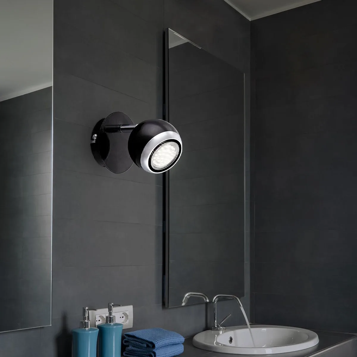 Wandlamp metaal chroom wandspot verstelbare LED spot, beweegbare spot, zwarte ring design, 1x LED 3W 250 lm warm wit, H 11,5 cm de Globo en Noir – photo produit