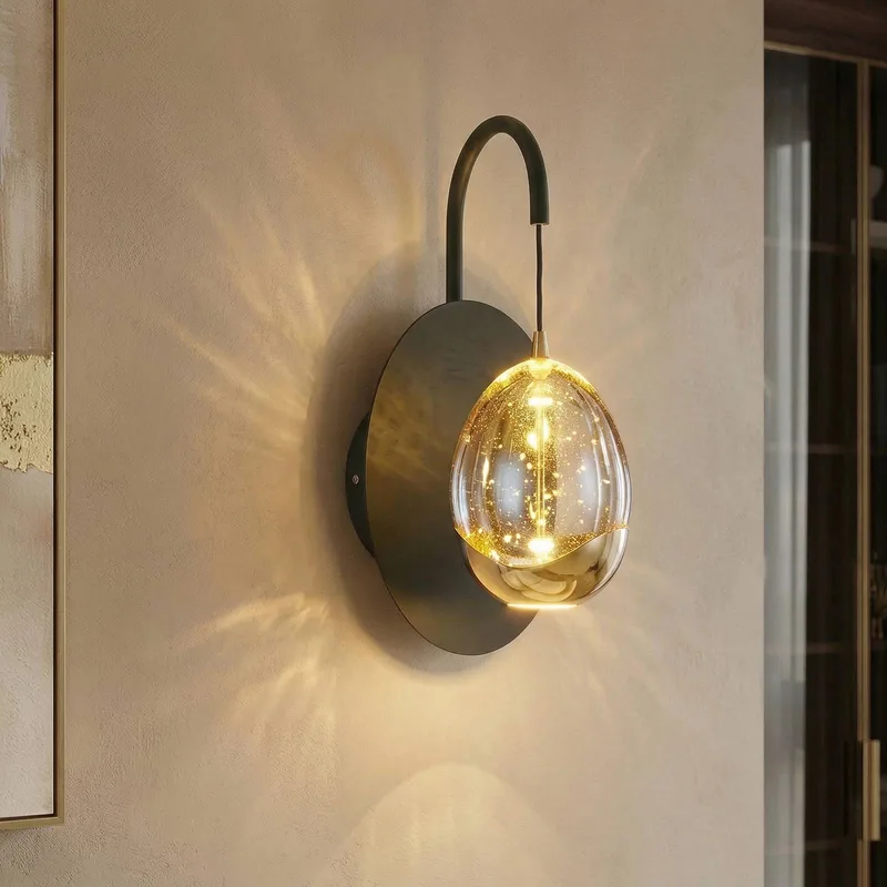 LED wandlamp Golden Egg, zwart/amber, hoogte 28 cm, stekker de Highlight en Amberkleurig-transparant, Noir, Or – photo produit