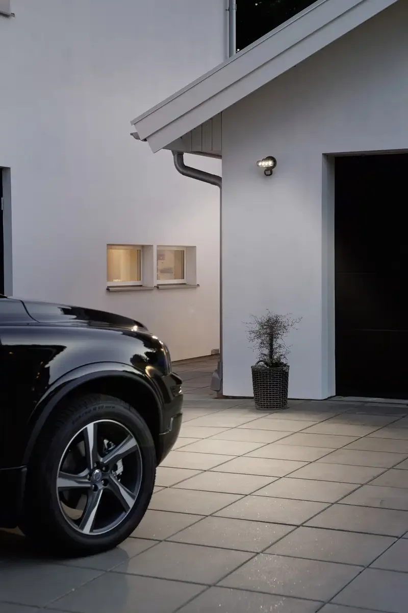 Projecteur LED extérieur avec détecteur de mouvements 4 W Konstsmide 7691-000 N/A noir de Konstsmide – photo produit