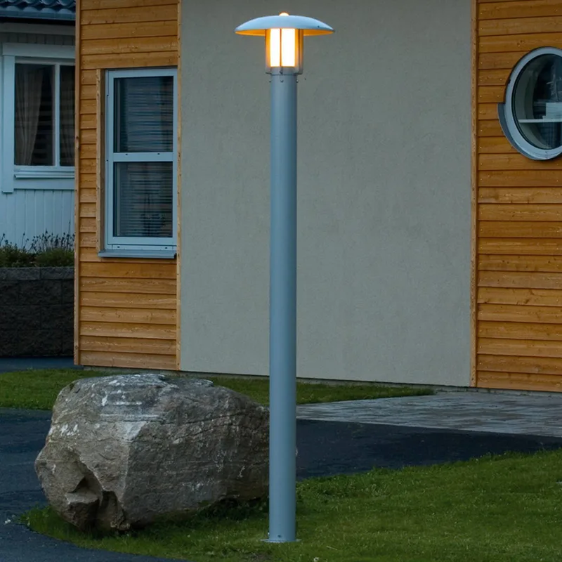Lantaarnpaal Heimdal, hoogte 200 cm, grijs von Konstsmide in Grau, Wit opaal – Produktfoto
