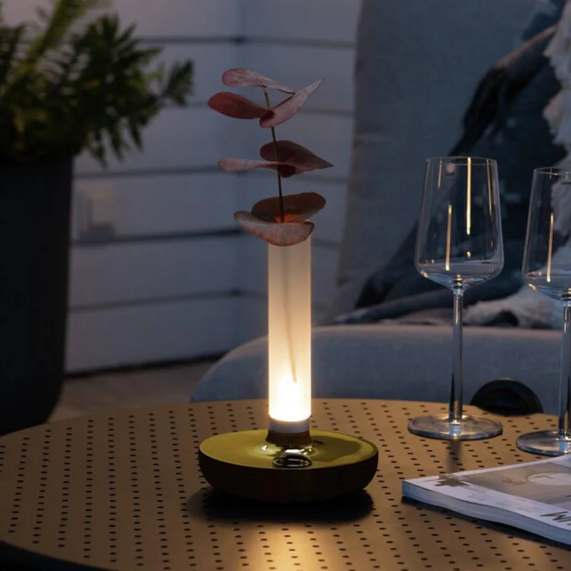 LED tafellamp Biarritz, IP54, accu, CCT, goud från Konstsmide i Guld, Frosted – produktbild