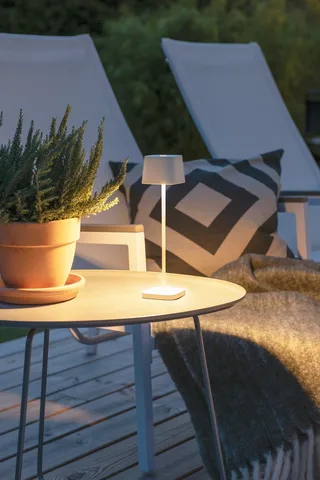 Oplaadbare tafellamp voor buiten | wit aluminium | LED | warm licht | IP54 | USB | dimbaar från Konstsmide – produktbild 2 av 3