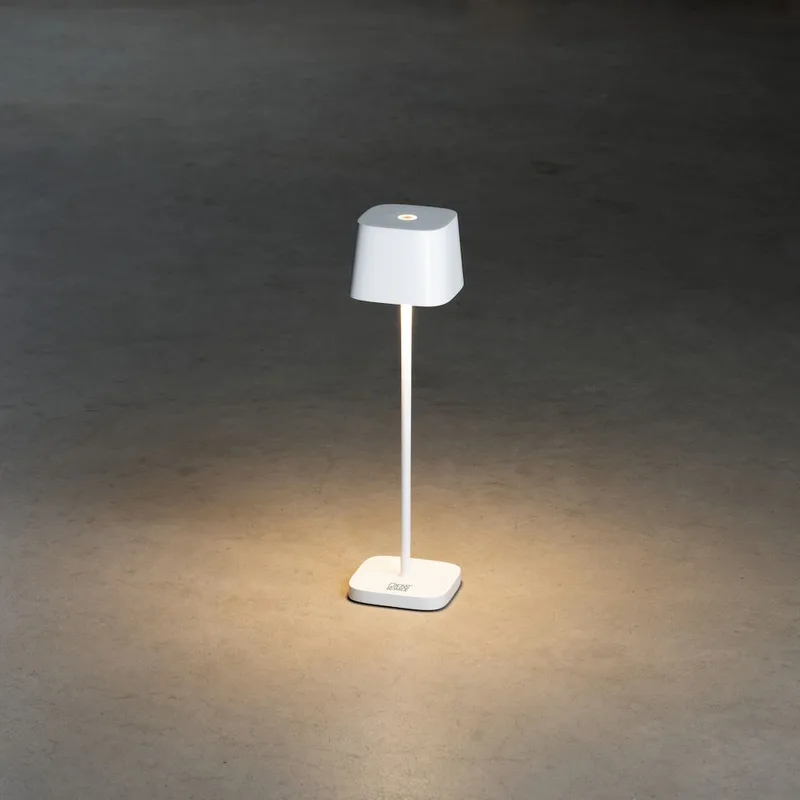 Oplaadbare tafellamp voor buiten | wit aluminium | LED | warm licht | IP54 | USB | dimbaar från Konstsmide – produktbild 3 av 3