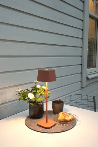 Tafellamp voor buiten | terracotta bruin | LED | IP54 | warm wit | oplaadbaar | Capri accu fra Konstsmide – produktbillede 3 af 3