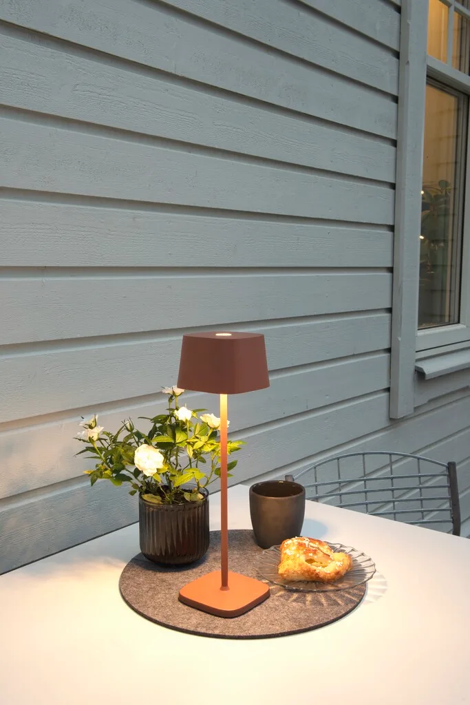 Tafellamp voor buiten | terracotta bruin | LED | IP54 | warm wit | oplaadbaar | Capri accu fra Konstsmide – produktbillede 3 af 3