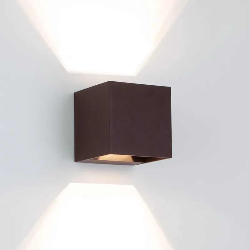 Reach Up&Down Muurlamp Zwart/Bruin kubus met LED von KS Verlichting in Donker bruin – Produktfoto