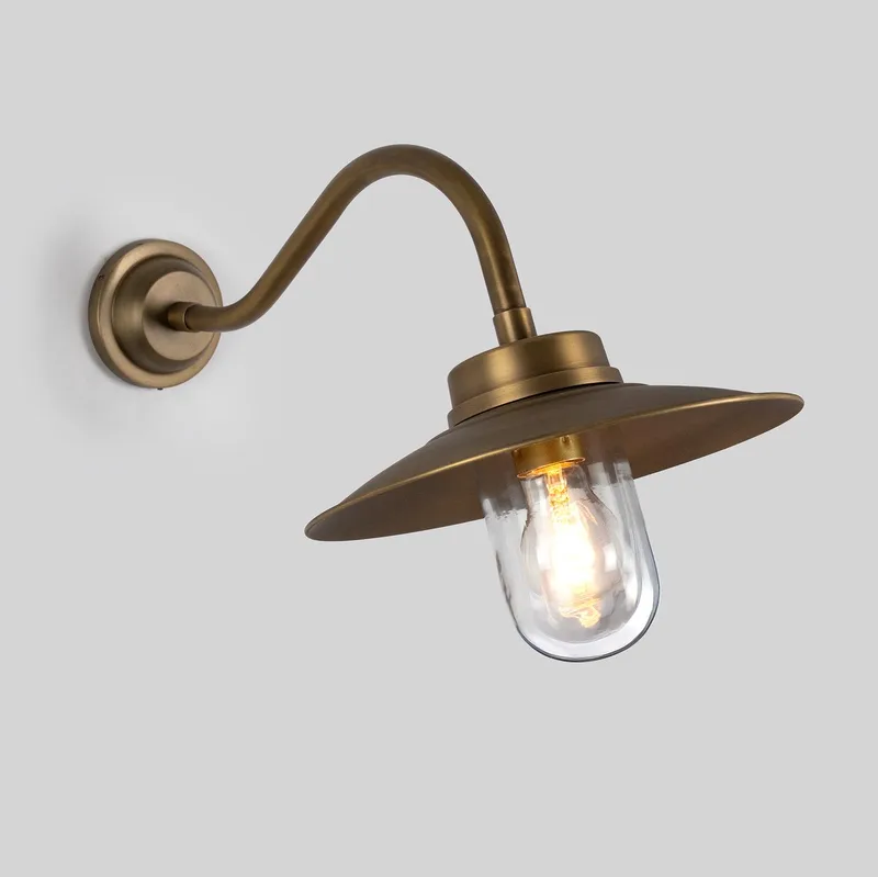 Stallamp Paddock Antiek by KS Verlichting in Brass – product photo