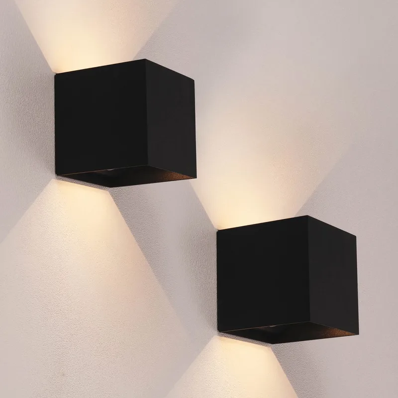Ledvion - 2x USB Oplaadbare Wandlamp met Sensor – 4400 mAh – Draadloos – IP44 – Binnen & Buiten – Warm Wit Licht van Ledvion in Zwart – productfoto