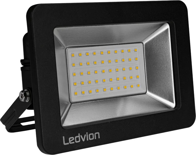 Performance LED-schijnwerper buiten, IP66, 50W, 135lm/w, koel wit, 6500K, superhelder, breedstraler, buitenlamp fra Ledvion i Sort – produktbillede