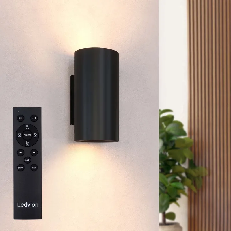 USB Oplaadbare Wandlamp met Afstandsbediening - Draadloos - Dimbaar - 2700K - Binnen & Buiten - 4400 mAh - Rond von Ledvion in Schwarz – Produktfoto