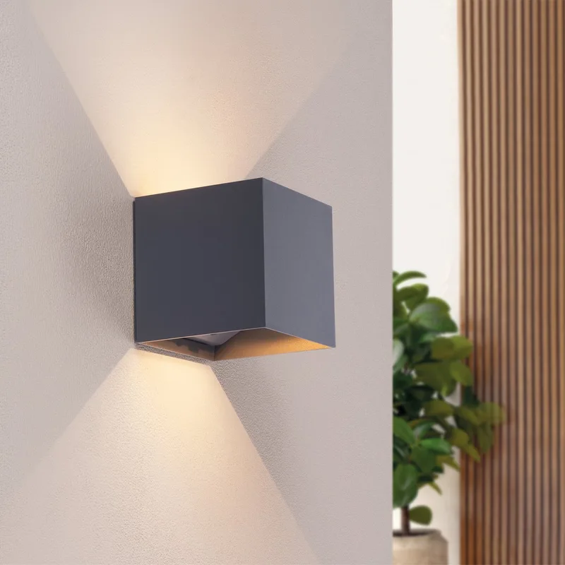 USB Oplaadbare Wandlamp met Sensor – 4400 mAh – Draadloos – IP44 – Binnen & Buiten – Warm Wit Licht - Dag en nachtsensor by Ledvion in Anthracite – product photo
