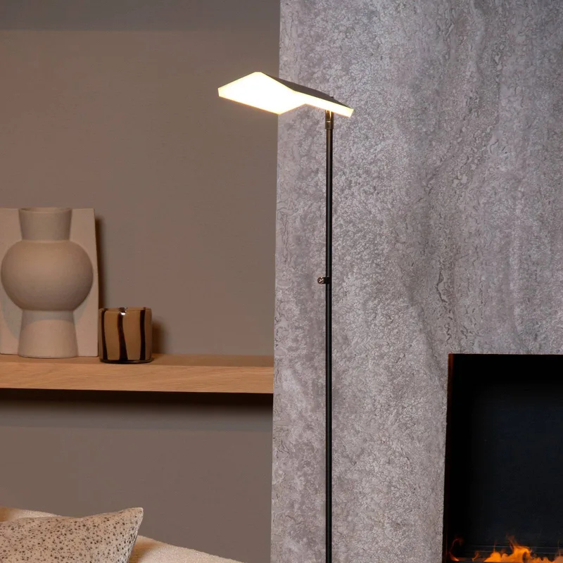 LED vloerlamp Aaron, dimbaar tot warm, hoogte 134 cm från Lucide i Svart – produktbild